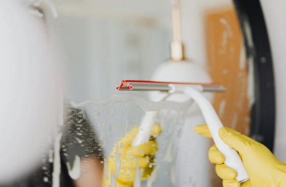 Grand ménage de printemps : nos conseils pour un intérieur frais (et économique)